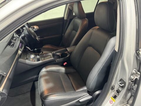 Lexus CT 1.8 200h SE-L CVT Euro 5 (s/s) 5dr 15