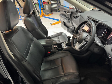 Nissan X-Trail 2.0 dCi Tekna 4WD Euro 6 (s/s) 5dr 25