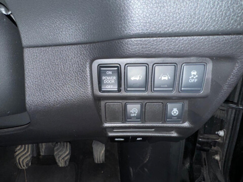 Nissan X-Trail 2.0 dCi Tekna 4WD Euro 6 (s/s) 5dr 28