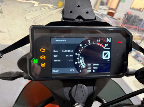 KTM Adventure 0.9 890 Adventure R 12