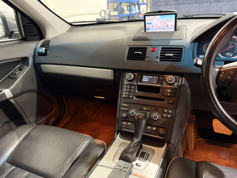 Volvo XC90 2.4 XC90 SE Luxury D5 AWD Auto 4WD 5dr 37