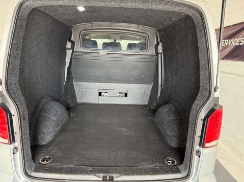 Volkswagen Transporter 2.0 Transporter T32 HighLine TDI 11