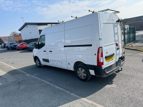 Renault Master 2.3 dCi 35 Business+ FWD MWB Medium Roof Euro 6 4dr 4
