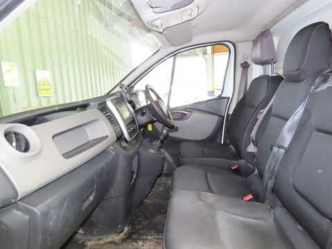Renault Trafic 1.6 dCi 27 Business+ SWB Standard Roof Euro 5 5dr 11