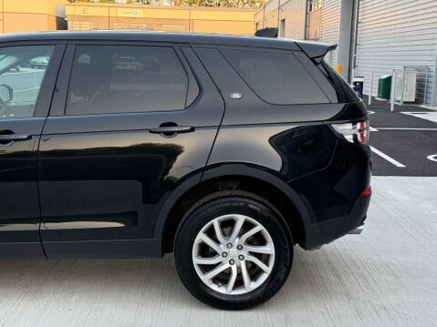 Land Rover Discovery Sport 2.0 Discovery Sport SE Tech TD4 Auto 4WD 5dr 9