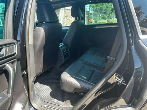 Volkswagen Touareg 3.0 Touareg V6 R-Line TDI BlueMotion Technology Auto 4WD 5dr 25