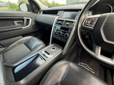Land Rover Discovery Sport 2.0 Discovery Sport SE Tech TD4 Auto 4WD 5dr 28