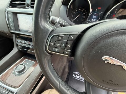 Jaguar F-Pace 2.0 F-PACE Portfolio AWD D Auto 4WD 5dr 26