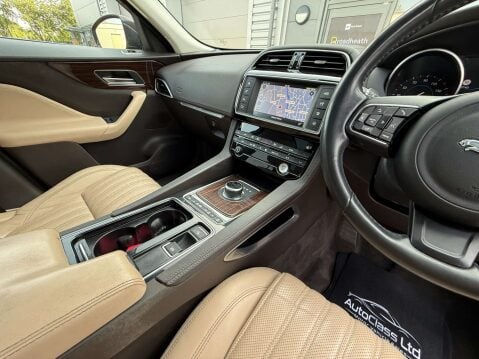 Jaguar F-Pace 2.0 F-PACE Portfolio AWD D Auto 4WD 5dr 27