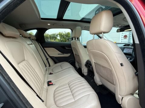 Jaguar F-Pace 2.0 F-PACE Portfolio AWD D Auto 4WD 5dr 31