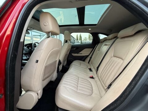 Jaguar F-Pace 2.0 F-PACE Portfolio AWD D Auto 4WD 5dr 38
