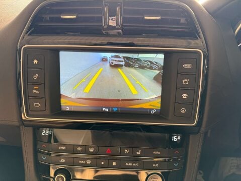 Jaguar F-Pace 2.0 F-PACE Portfolio AWD D Auto 4WD 5dr 41