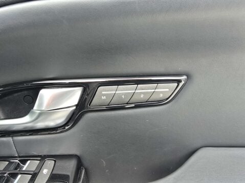 Land Rover Range Rover Evoque 2.0 Range Rover Evoque HSE Dynamic TD4 Auto 4WD 5dr 19