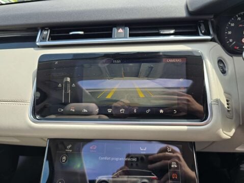Land Rover Range Rover Velar 3.0 Range Rover Velar R-Dynamic SE D300 Auto 4WD 5dr 25