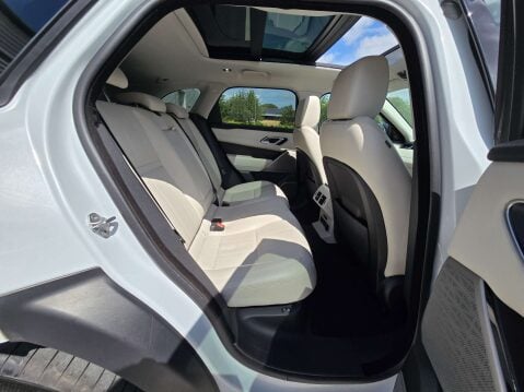 Land Rover Range Rover Velar 3.0 Range Rover Velar R-Dynamic SE D300 Auto 4WD 5dr 29