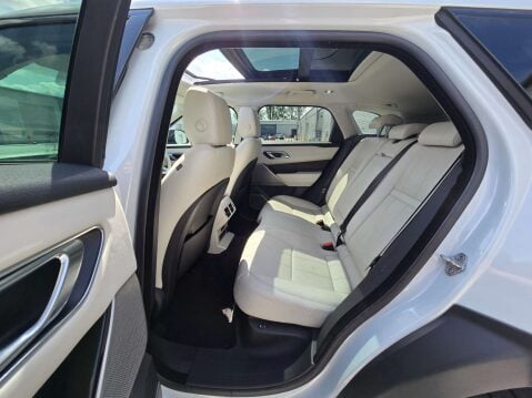 Land Rover Range Rover Velar 3.0 Range Rover Velar R-Dynamic SE D300 Auto 4WD 5dr 32
