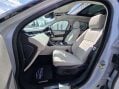Land Rover Range Rover Velar 3.0 Range Rover Velar R-Dynamic SE D300 Auto 4WD 5dr 37