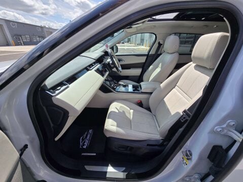 Land Rover Range Rover Velar 3.0 Range Rover Velar R-Dynamic SE D300 Auto 4WD 5dr 38