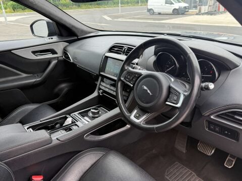 Jaguar F-Pace 2.0 F-PACE R-Sport AWD D Auto 4WD 5dr 16