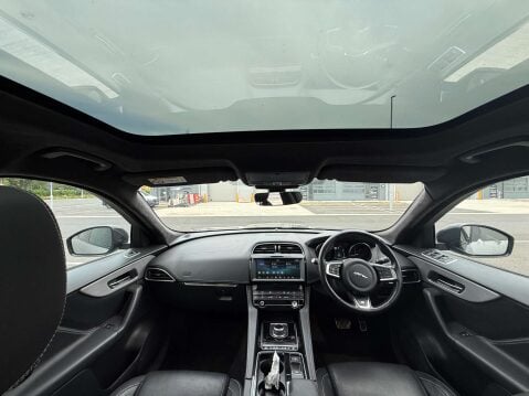 Jaguar F-Pace 2.0 F-PACE R-Sport AWD D Auto 4WD 5dr 18