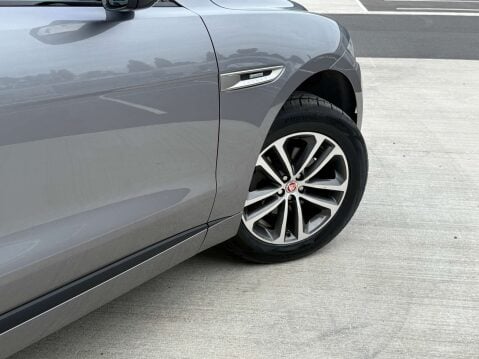 Jaguar F-Pace 2.0 F-PACE R-Sport AWD D Auto 4WD 5dr 3