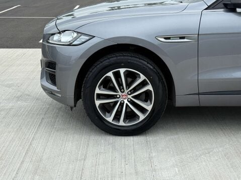 Jaguar F-Pace 2.0 F-PACE R-Sport AWD D Auto 4WD 5dr 8
