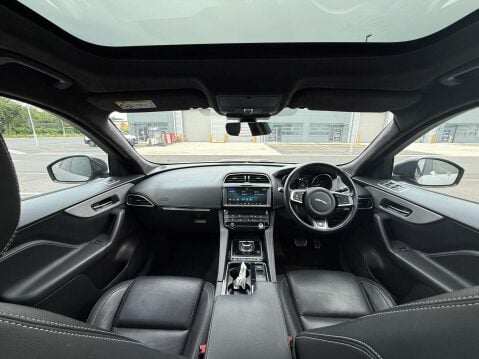 Jaguar F-Pace 2.0 F-PACE R-Sport AWD D Auto 4WD 5dr 19