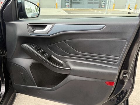 Ford Focus 1.0 Focus Active X 5dr 17