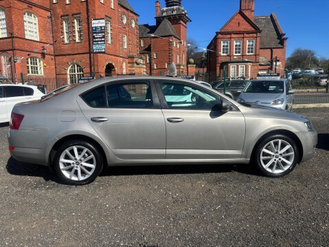 Skoda Octavia 1.4 TSI Elegance Euro 5 (s/s) 5dr 8