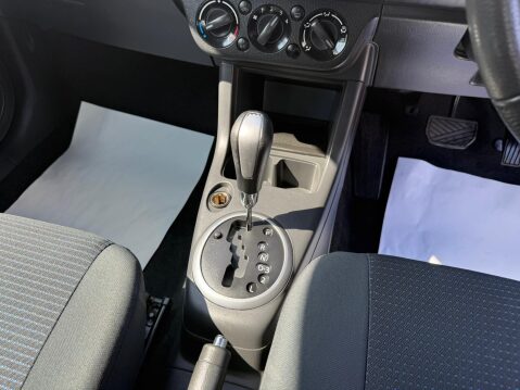 Suzuki Swift 1.5 GLX 5dr 10