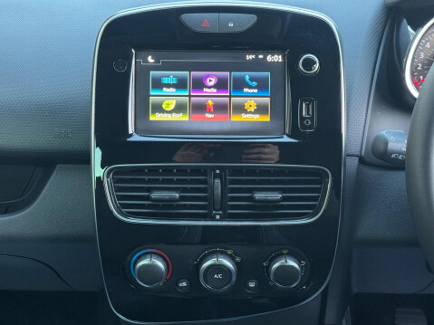 Renault Clio 0.9 TCe Iconic Euro 6 (s/s) 5dr 37