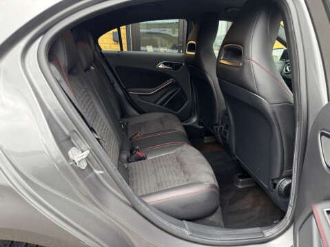Mercedes-Benz A Class 2.1 A200d AMG Line (Premium) 7G-DCT Euro 6 (s/s) 5dr 36