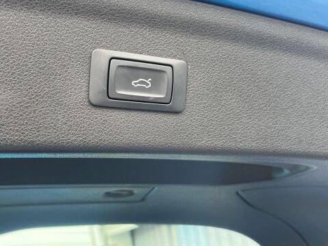 Audi Q3 2.0 TDI S line quattro Euro 6 (s/s) 5dr (Nav) 38