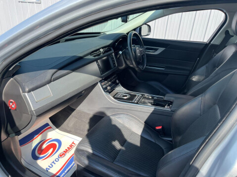 Jaguar XF 2.0d Prestige Auto Euro 6 (s/s) 4dr 33