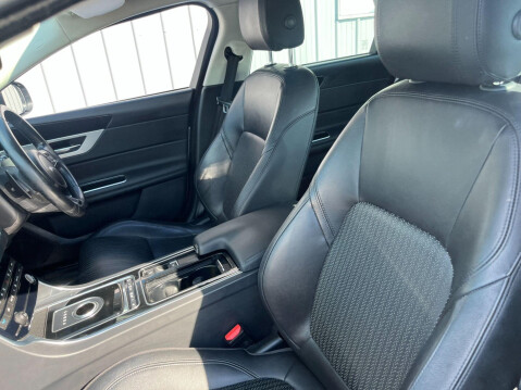 Jaguar XF 2.0d Prestige Auto Euro 6 (s/s) 4dr 41