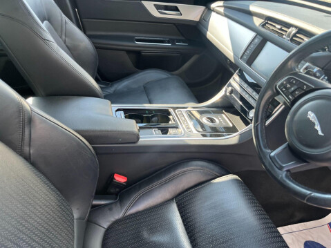 Jaguar XF 2.0d Prestige Auto Euro 6 (s/s) 4dr 43