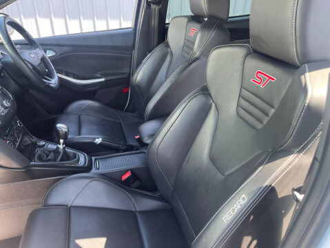 Ford Focus 2.0 TDCi ST-3 Euro 6 (s/s) 5dr 30