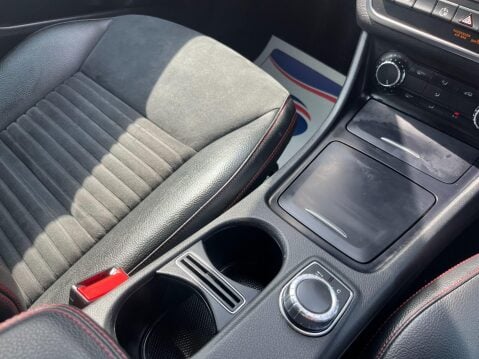 Mercedes-Benz GLA 2.0 GLA250 AMG Line 7G-DCT 4MATIC Euro 6 (s/s) 5dr 37