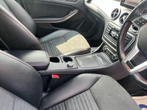 Mercedes-Benz GLA 2.0 GLA250 AMG Line 7G-DCT 4MATIC Euro 6 (s/s) 5dr 31