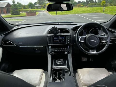 Jaguar F-Pace 2.0 D180 R-Sport Auto AWD Euro 6 (s/s) 5dr 4