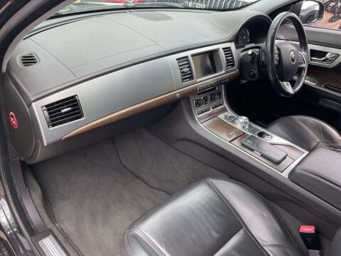 Jaguar XF 2.2d Luxury Auto Euro 5 (s/s) 4dr 7