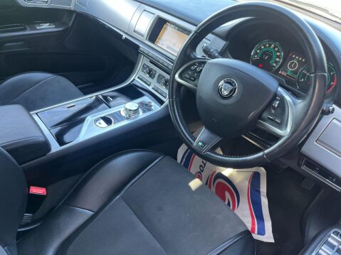 Jaguar XF 2.2d R-Sport Auto Euro 5 (s/s) 4dr 34