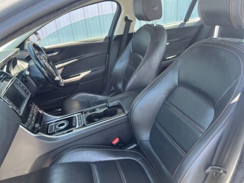 Jaguar XE 2.0d Prestige Auto Euro 6 (s/s) 4dr 35