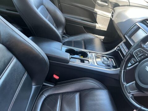 Jaguar XE 2.0d Prestige Auto Euro 6 (s/s) 4dr 37