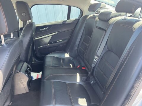 Jaguar XE 2.0d Prestige Auto Euro 6 (s/s) 4dr 39