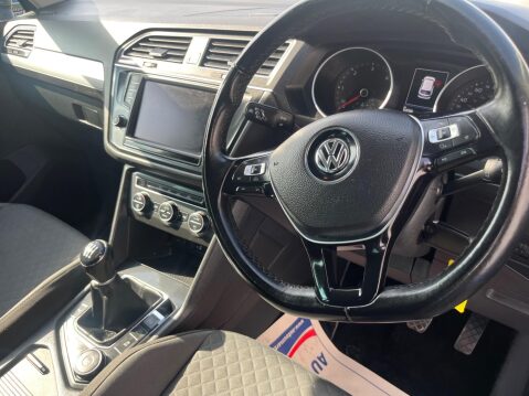 Volkswagen Tiguan 2.0 TDI BlueMotion Tech SE Navigation 4Motion Euro 6 (s/s) 5dr 37