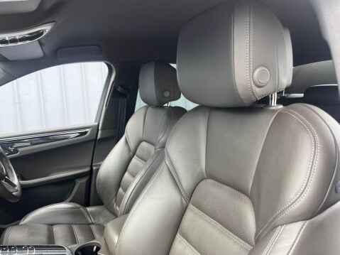 Porsche Macan 3.0T V6 S PDK 4WD Euro 6 (s/s) 5dr 35