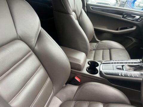 Porsche Macan 3.0T V6 S PDK 4WD Euro 6 (s/s) 5dr 42