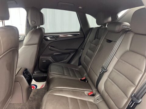 Porsche Macan 3.0T V6 S PDK 4WD Euro 6 (s/s) 5dr 31