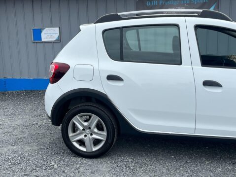 Dacia Sandero Stepway 1.5 dCi Laureate Euro 5 5dr 21